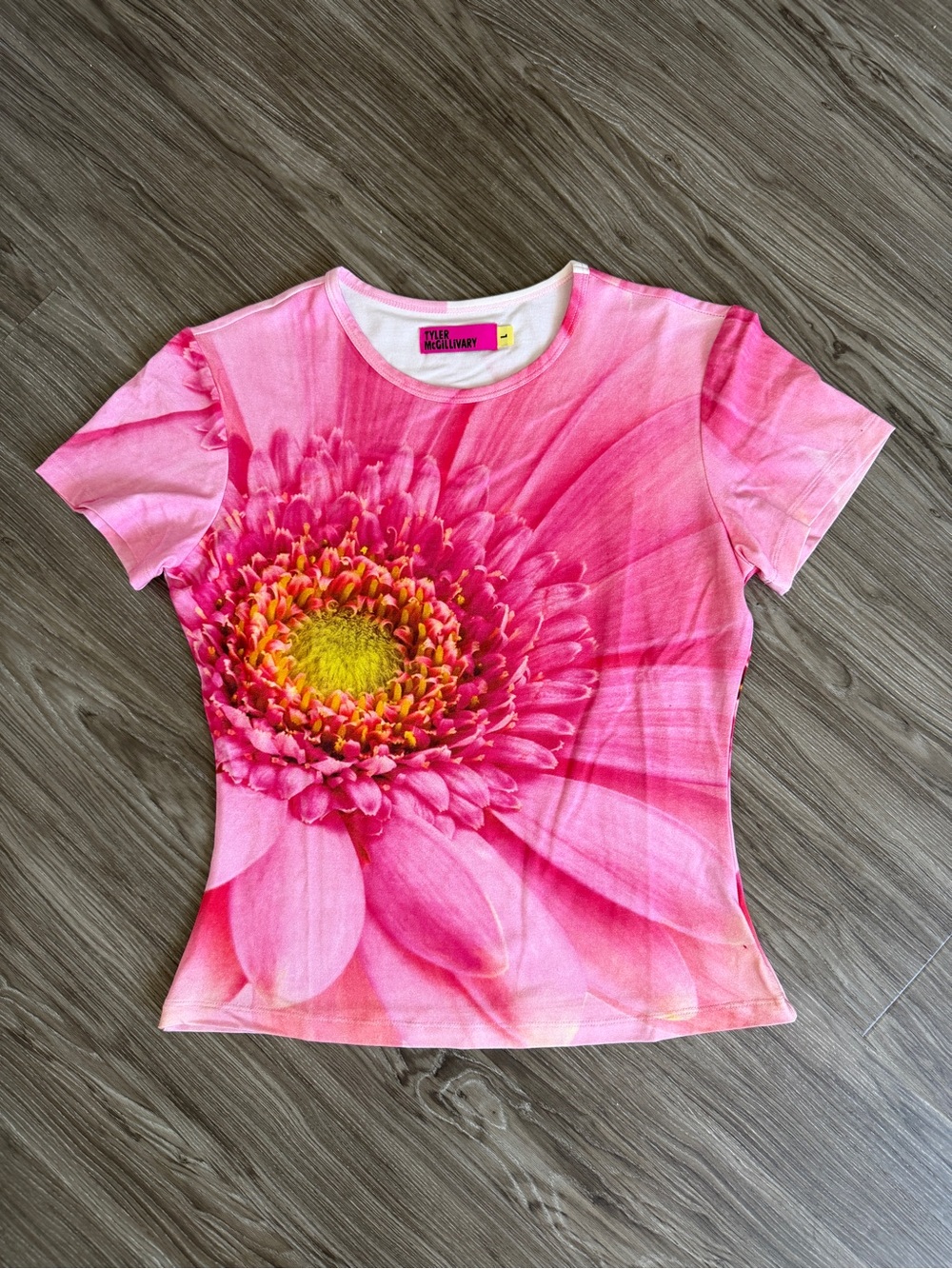 NWOT • Tyler McGillivary • Pink Gerbera Daisy Tee • Size Large